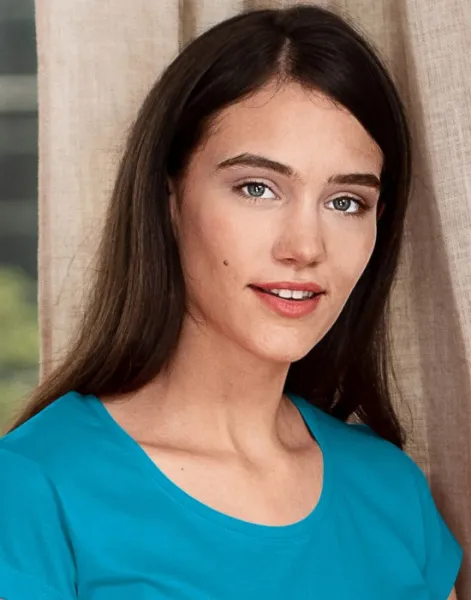 Γυναικεία μπλούζα με λεπτή εφαρμογή και στρογγυλή λαιμόκοψη - Πιο βαθιά στρογγυλή λαιμόκοψη