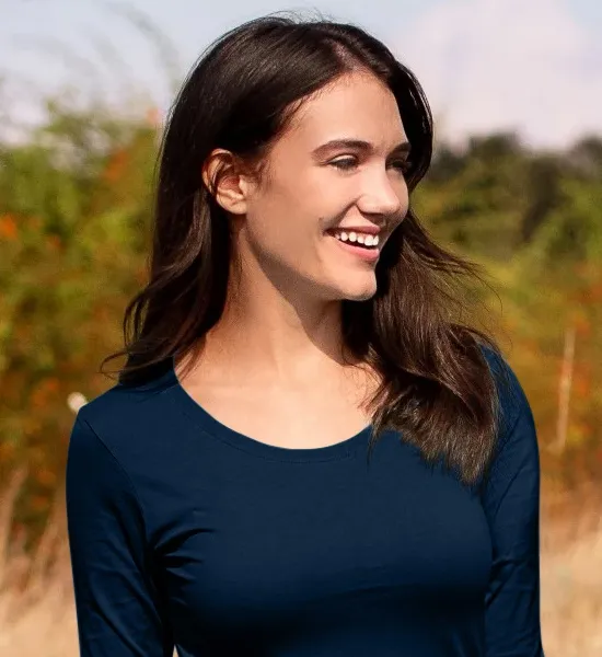 Γυναικείο μπλουζάκι με μακριά μανίκια - Πιο βαθιά στρογγυλή λαιμόκοψη