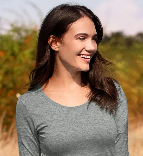 Γυναικείο μπλουζάκι με μακριά μανίκια - Πιο βαθιά στρογγυλή λαιμόκοψη